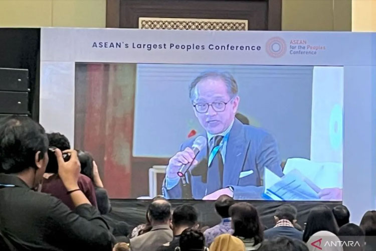 Mantan Menteri Luar Negeri RI Marty Natalegawa menyampaikan pandangannya dalam 