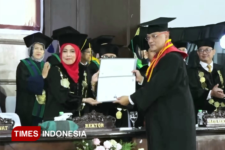 Menteri Haji dan Umroh RI Gus Irfan Resmi Raih Gelar Doktor di UIN Malang