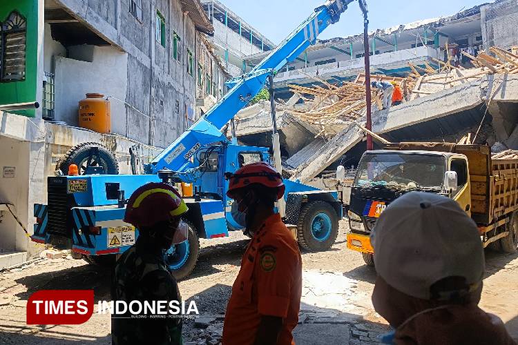 Proses-evakuasi-korban-Ponpes-Al-Khoziny-Sidoarjo-c.jpg