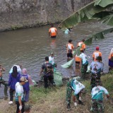 Aksi Nyata Jaga Lingkungan Kota Yogyakarta, Ribuan Benih Ikan Dilepas di Sungai Code