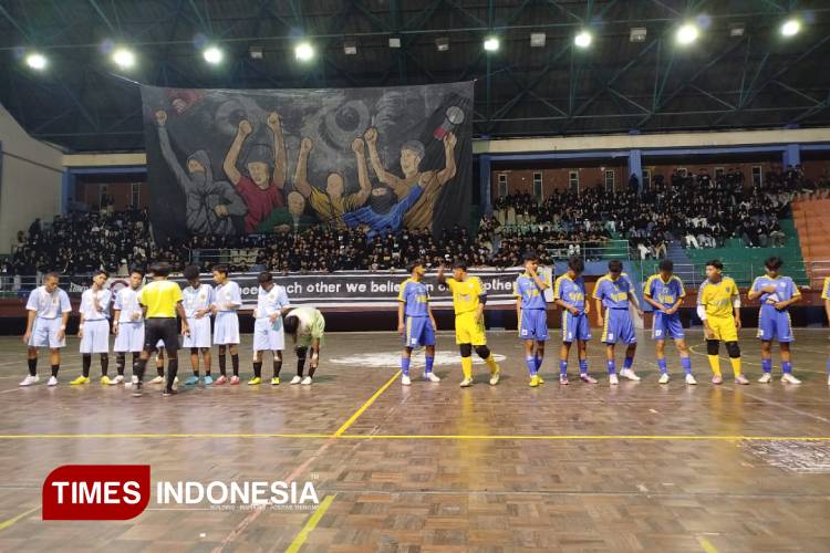 Suporter-tim-Smapa-Madiun-menyemarakkan-arena-Tetra-Cup-2025-di-GOR-Wilis-c.jpg