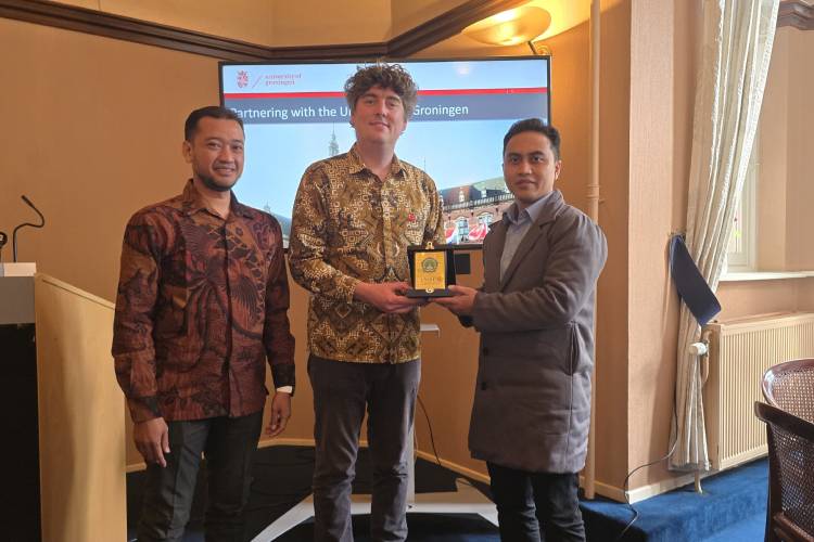 Unisla Menapaki Panggung Global Lewat Academic Journey ke Eropa Barat