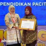 Dr Indiyah Nurhayati Raih Penghargaan Penulis Buku Terbaik Jatim 2025, Siapa Dia?