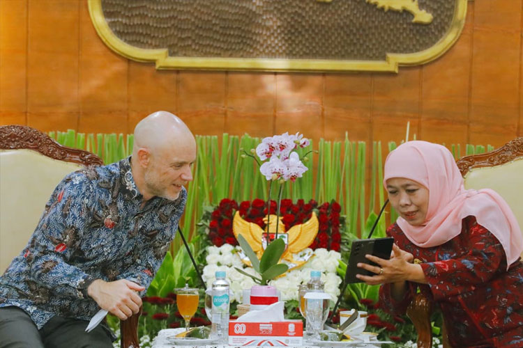 Gubernur Jatim Khofifah dan Konjen Amerika Christopher R. Green Bahas Kerja Sama Pendidikan, Kesehatan, dan Investasi