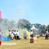 Teatrikal 'Pasukan Alap-alap' Hidupkan Semangat Juang Arek-arek Surabaya di Tugu Pahlawan
