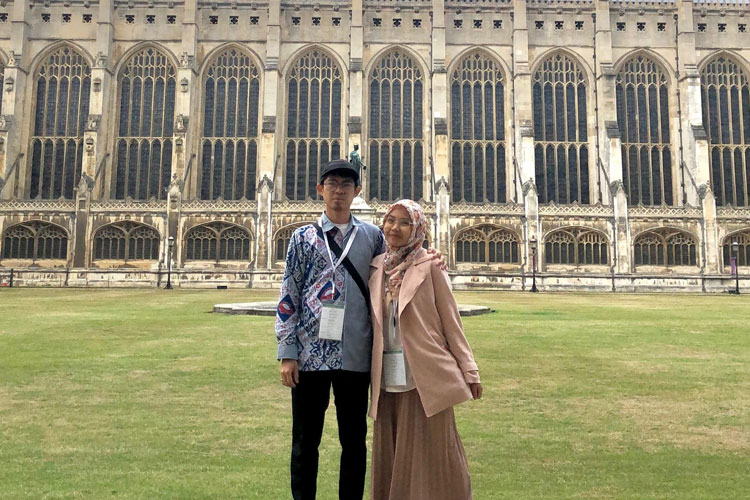 Arief-Dwi-Saputra-bersama-istri.jpg