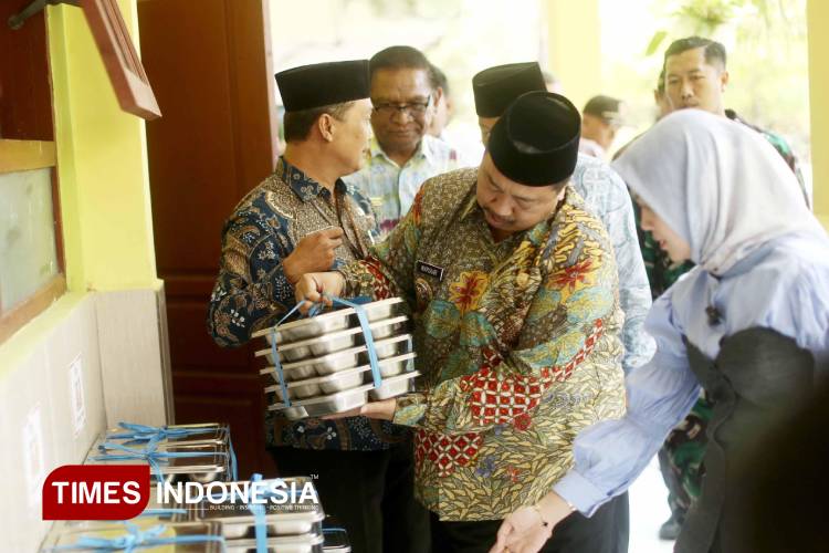 Bupati Warsubi Tegaskan Program MBG Wajib Serap Produk Lokal Jombang