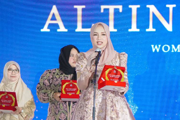Raih Women Inspired, Altina Intan Sukses Kembangkan Bisnis Furnitur dan Kecantikan di Usia Muda