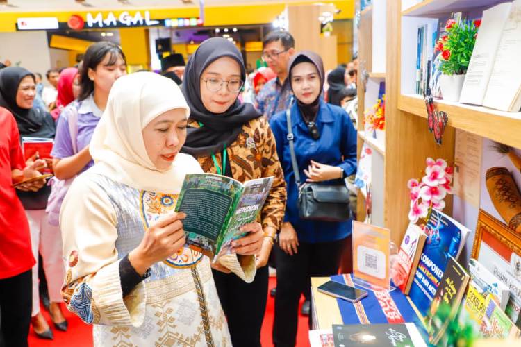 Peluncuran 1.580 Buku Karya Insan Pendidikan Jatim Pecahkan Rekor MURI Dunia
