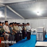 Tangis Keluarga Iringi Penyerahan Dua Jenazah Santri Ponpes Al Khoziny di RS Bhayangkara