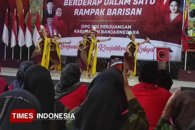 Ketua-DPC-PDI-Perjuangan-Banjarnegara-c.jpg