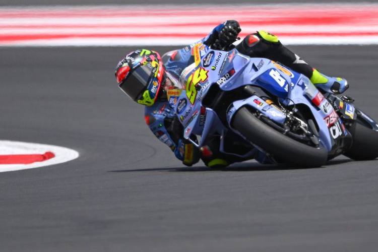 Pembalap BK8 Gresini Racing MotoGP Fermin Aldeguer memenangi MotoGP Indonesia 2025 di Sirkuit Internasional Pertamina Mandalika, Lombok Tengah, Nusa Tenggara Barat, Sabtu (4/10/2025).  (ANTARAFOTO/Aditya Pradana Putra)