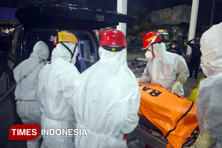 _jenazah-yang-berhasili-di-evakuasi.jpg