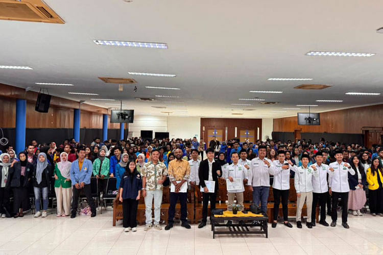 Diskusi Publik Aliansi Mahasiswa Indonesia bertajuk Menelisik Satu Tahun Kepemimpinan Prabowo-Gibran, Senin (6/10/2025). (Foto: Dok.Aliansi Mahasiswa Indonesia)
