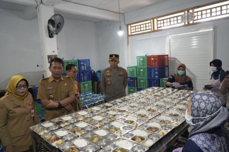 Bupati Bojonegoro Pastikan Keamanan dan Kualitas Menu Makanan Bergizi Gratis