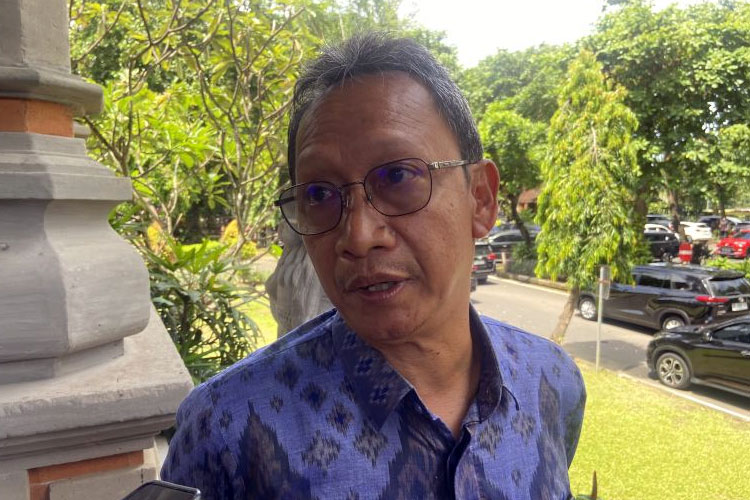 Plt Kepala Dishub Bali Nusakti Yasa Weda saat diwawancara soal isu transporasi di Bali, Denpasar, Bali (ANTARA/Ni Putu Putri Muliantari)