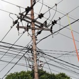 Layang-Layang Tersangkut Kabel Picu Ledakan dan Pemadaman Listrik di Tegalsari Malang