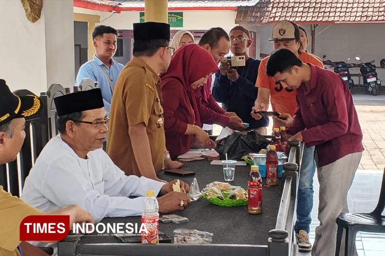 Kepala Desa Sidomekar Jember Kawal Ketat Penyaluran Insentif Guru Ngaji Guna Cegah Pungli
