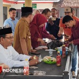 Kepala Desa Sidomekar Jember Kawal Ketat Penyaluran Insentif Guru Ngaji Guna Cegah Pungli