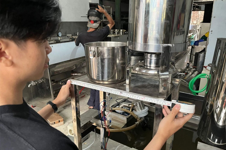Inovasi Mahasiswa UB Bantu UMKM Atasi Masalah Kopi Susu Cepat Basi