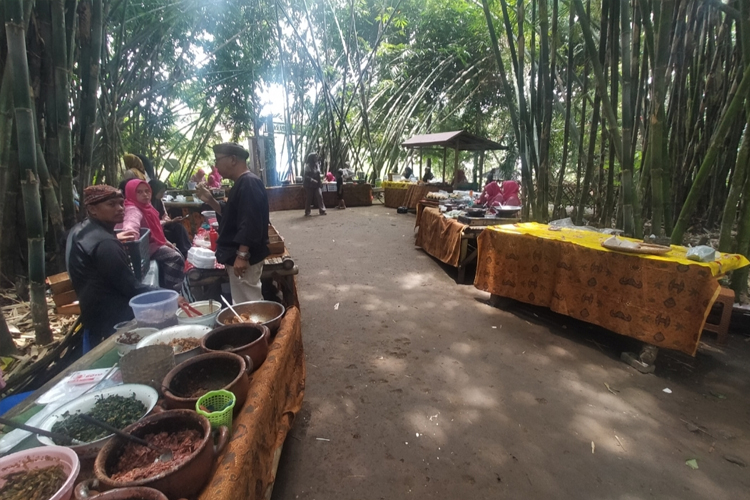 wisata-Pasar-Slumpring.jpg