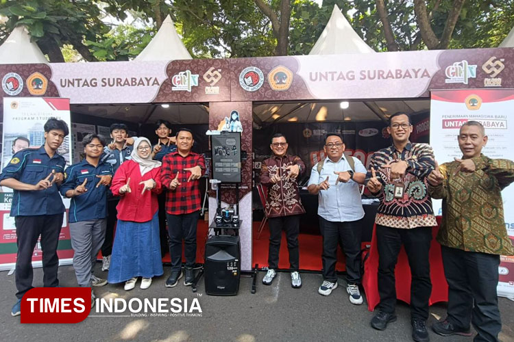 Pameran inovasi asisten digital cerdas DARA AI, sistem triase pintar Triavital, sampai dua robot pengelola sampah otonom. (Foto: Untag Surabaya/TIMES Indonesia)