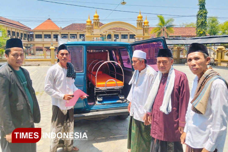 Kisah Dari Dua Sahabat di Gresik, Wakafkan Mobil Pribadi Jadi Ambulans Jenazah