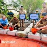 Pemkab Mojokerto dan Perumdam Mojopahit Bedah Rumah Warga Berpenghasilan Rendah