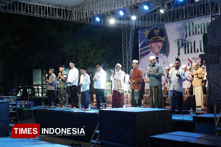 Probolinggo Mengetuk Pintu Langit Dibanjiri Ribuan Warga
