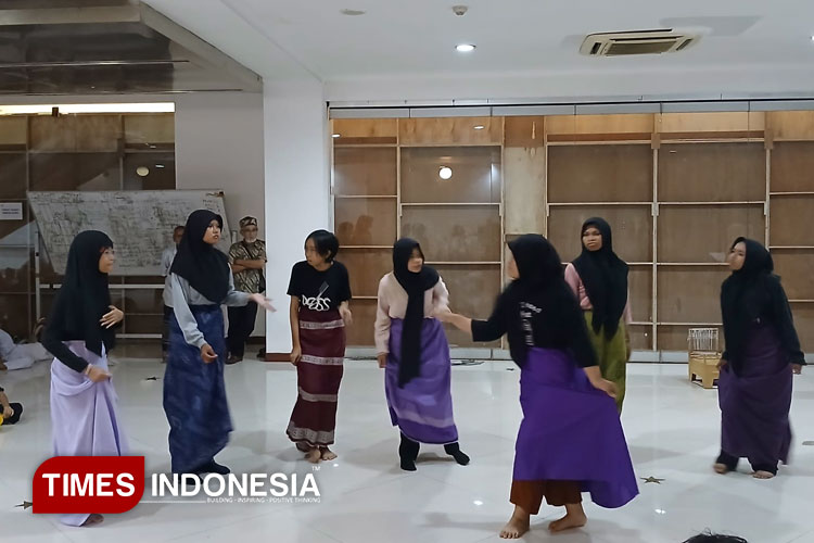Adegan-Tumang-dan-Babi-Hutan-a.jpg