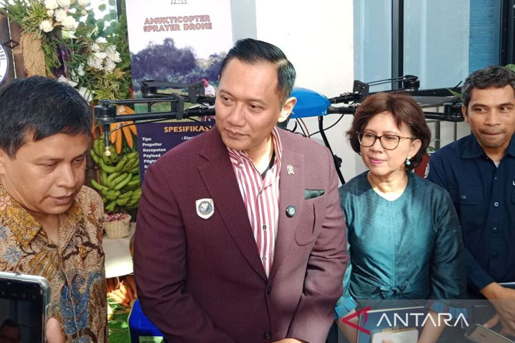 Menteri Koordinator Bidang Infrastruktur dan Pembangunan Kewilayahan RI Agus Harimurti Yudhoyono (AHY) di Fakultas Teknik Universitas Gadjah Mada (UGM), Yogyakarta, Rabu (8/10/2025). (FOTO: Antara/Luqman Hakim)