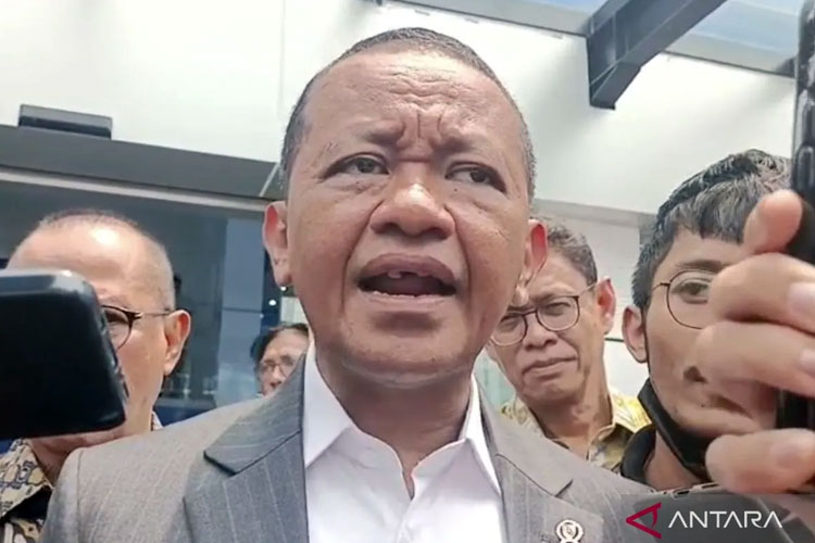 Bahlil Lahadalia Susun Peta Jalan Implementasi BBM E10 Berbasis Etanol di Indonesia