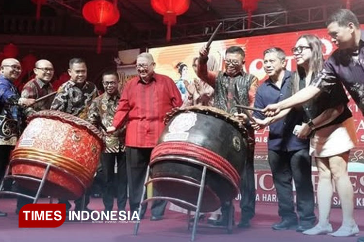 Bersama-menabuh-beduk-khas-Mooncake-festival.jpg