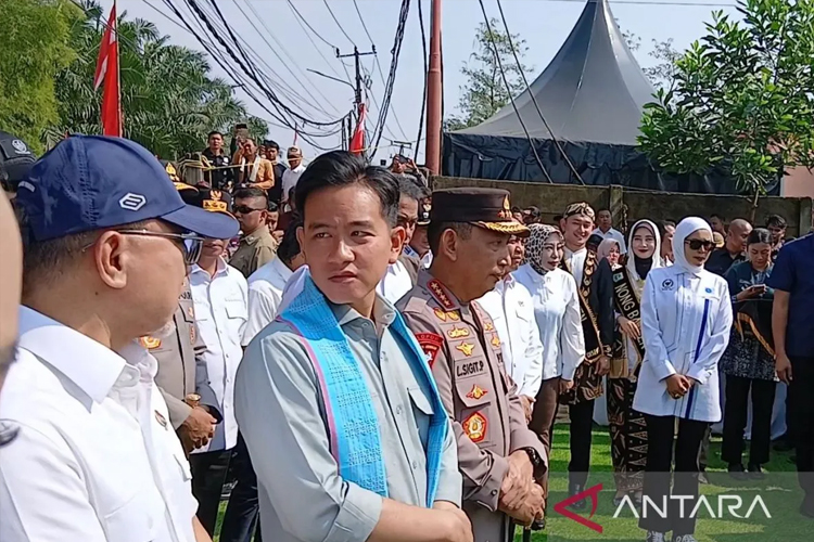 Wakil Presiden (Wapres) RI Gibran Rakabuming Raka saat berkunjung ke wilayah Kabupaten Tangerang, Banten. (ANTARA)