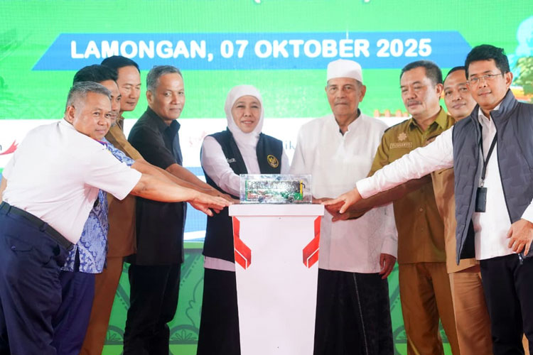 Gubernur Khofifah Luncurkan Bus Trans Jatim Koridor VII di Lamongan