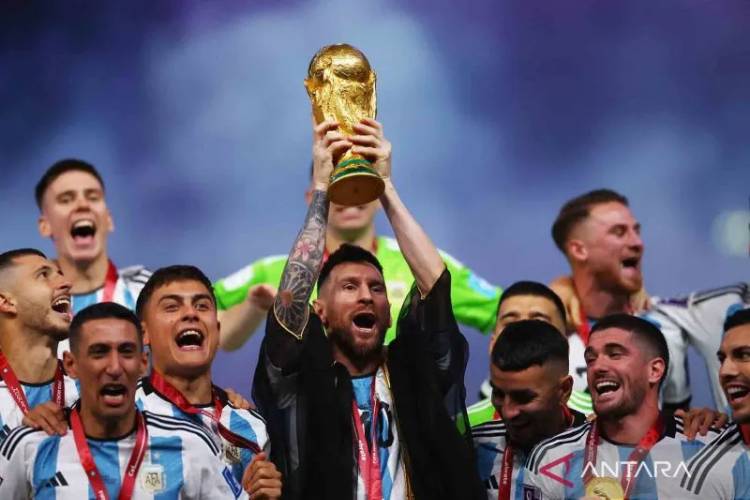 Lionel Messi memimpin Argentina meraih juara Piala Dunia 2022 di Qatar.