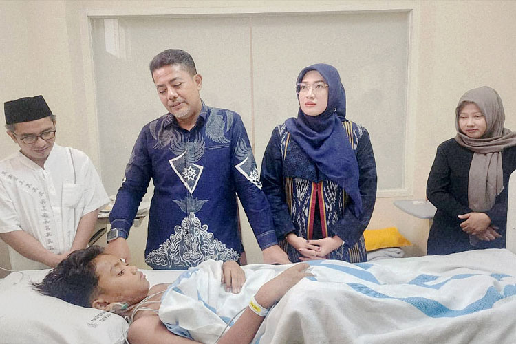 Bupati Probolinggo Kunjungi Ponpes Al Khoziny dan Jenguk Korban di RSUD R.T. Notopuro