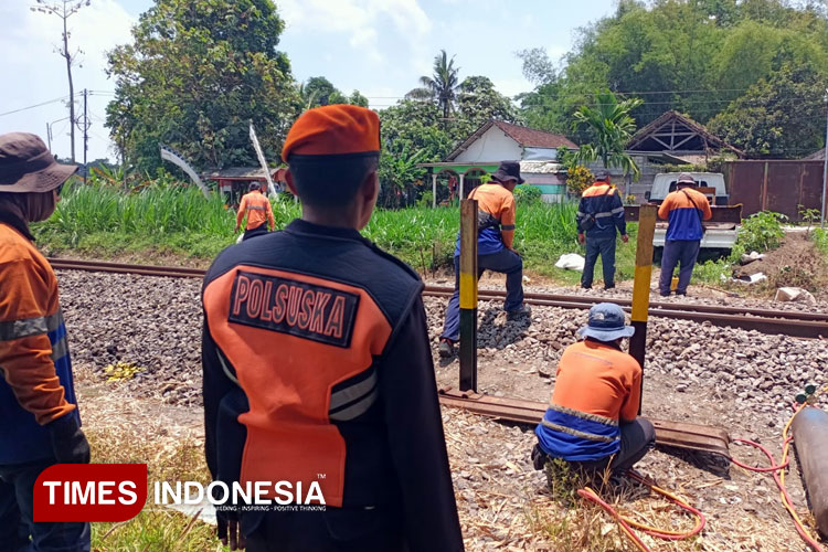 Penutupan-perlintasan-liar-di-madiun-a.jpg