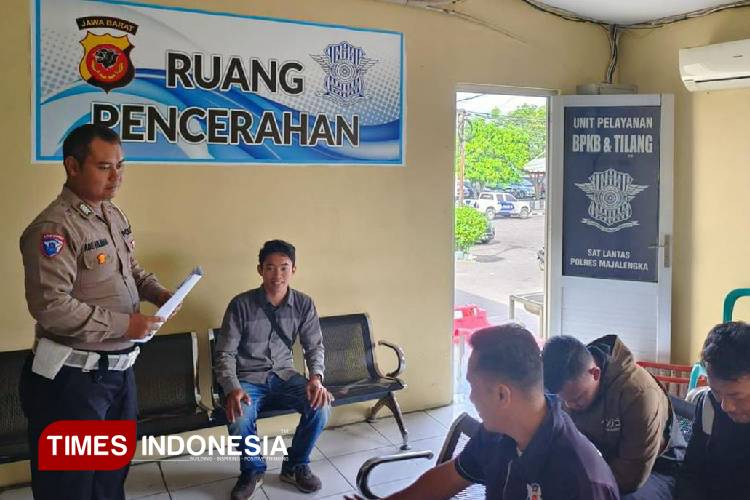 Satlantas Polres Majalengka Edukasi Pemohon SIM Lewat Program Polantas Menyapa