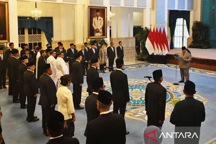 Presiden Prabowo Subianto Lantik 10 Duta Besar RI dan Satu Wakil Dubes di Istana Negara
