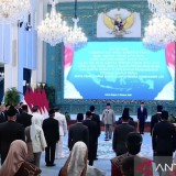 Presiden Prabowo Lantik Dony Oskaria sebagai Kepala BP BUMN