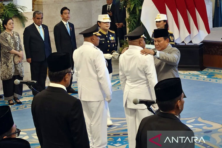 Presiden Prabowo Lantik Matius Fakhiri dan Aryoko Rumaropen sebagai Gubernur dan Wakil Gubernur Papua