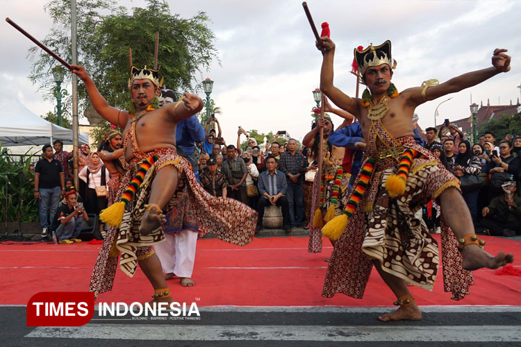 Suasana kegiatan peringatan Boyongan Kedaton di Titik Nol Kota Yogyakarta. (FOTO: Soni H/TIMES Indonesia)