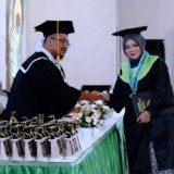 56 Ahli Madya Farmasi Lulusan Akafarma Sunan Giri Ponorogo Siap Hadapi Dunia Kerja