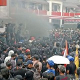 8 Aktivis Jember Tetap Ditahan, Diduga Anarkis dan Bakar Pos Polisi