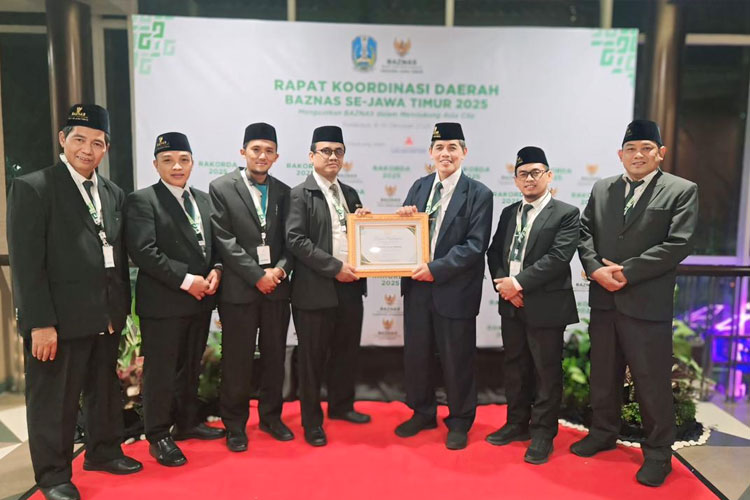 BAZNAS Kota Malang Raih Penghargaan Penguatan Modal UMKM Terbaik di BAZNAS Jatim Awards 2025