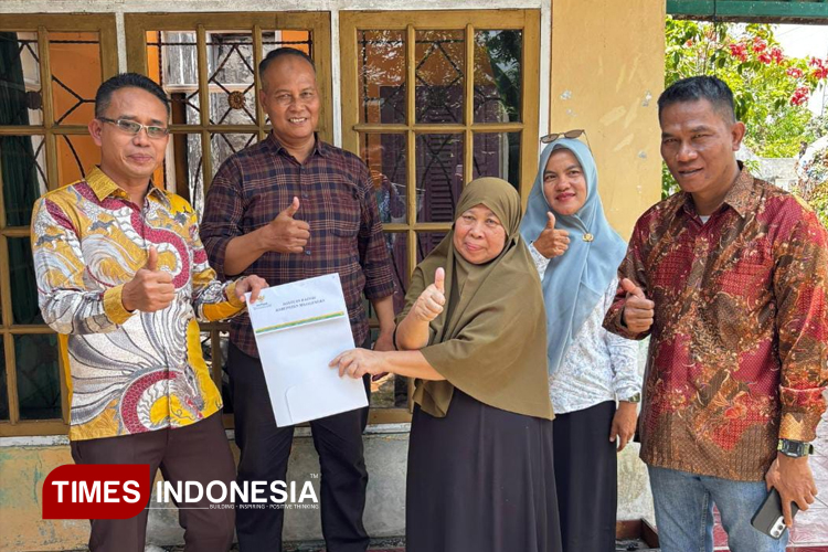 Tangis di Tengah Puing, Baznas Majalengka Hadir Membantu
