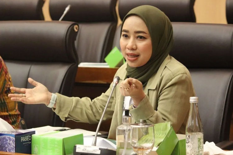 Bahlil Ditegur DPR: E10 Jangan Jadi Alibi Impor Etanol!