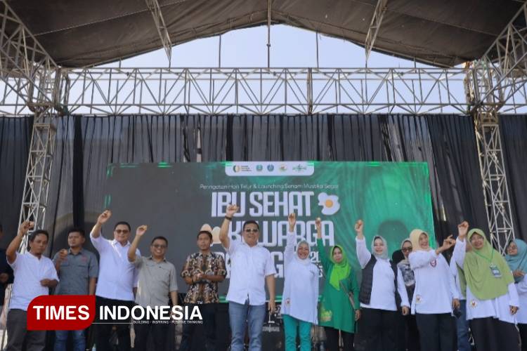Ketua-Bapanas-Arif-Prasetyo-Adi-didampingi-Ketua-TP-PKK-Ponorogo-Susilowati-Sugiri-Sancoko-b.jpg