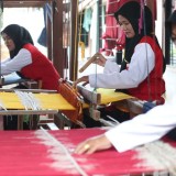 Lewat Program PKW, Kemendikdasmen RI dan Dekranas Lestarikan Tenun Nusantara